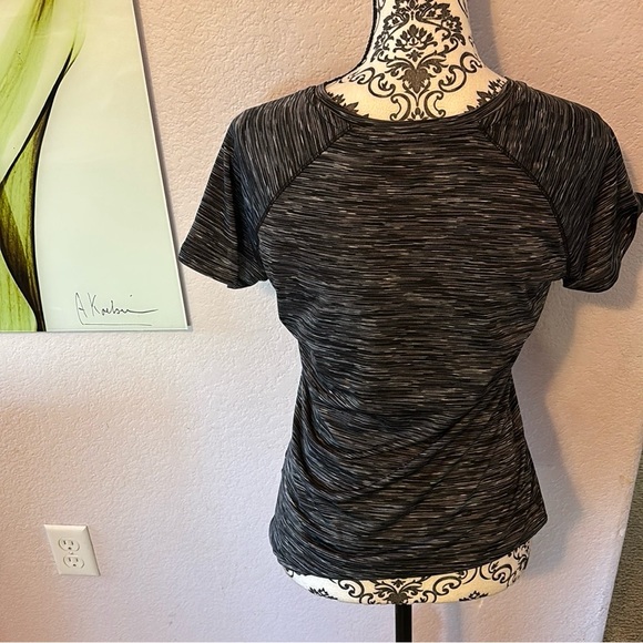 Must bundle Women’s athletic workout shirt size medium - Picture 3 of 5